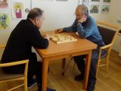 将棋は男性利用者様に大人気です。さぁ勝負の行方はどうでしょう？