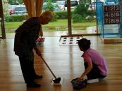 屋内ゲートボールは個人競技で集中力を鍛えます。